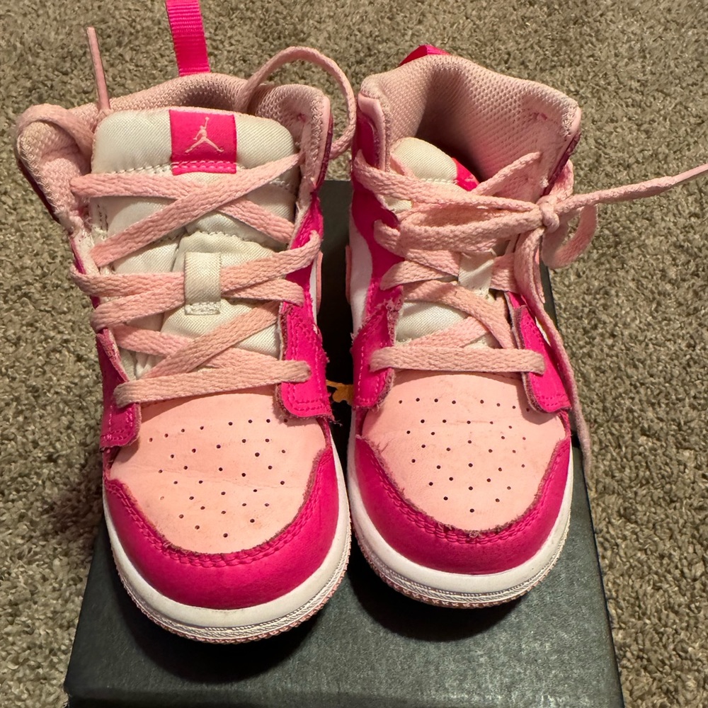 Girls Jordan 1